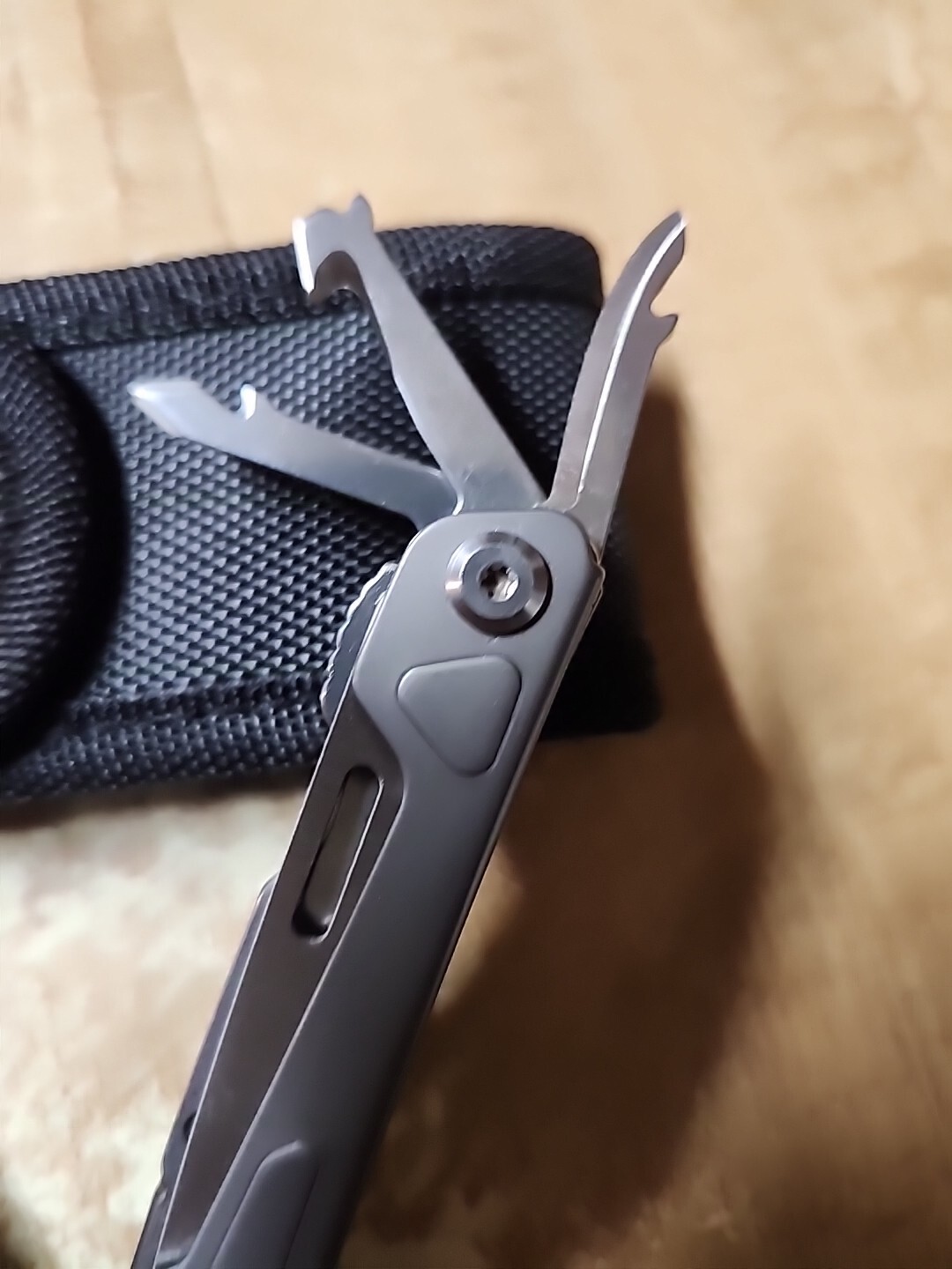 Pursuit Multi-tool W/ Belt Sheath 10 Tools Wire Cutters / Spring Assisted Open