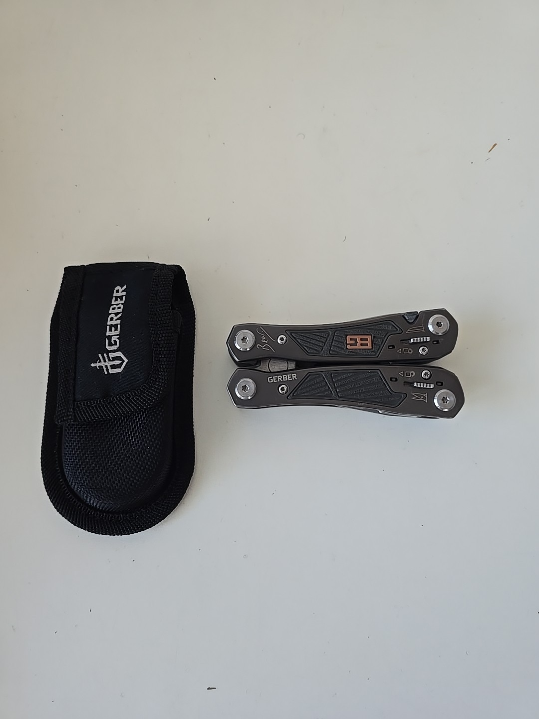 Gerber Bear Grylls Edition Suspension Gray Multi-Tool Plier w/Sheath