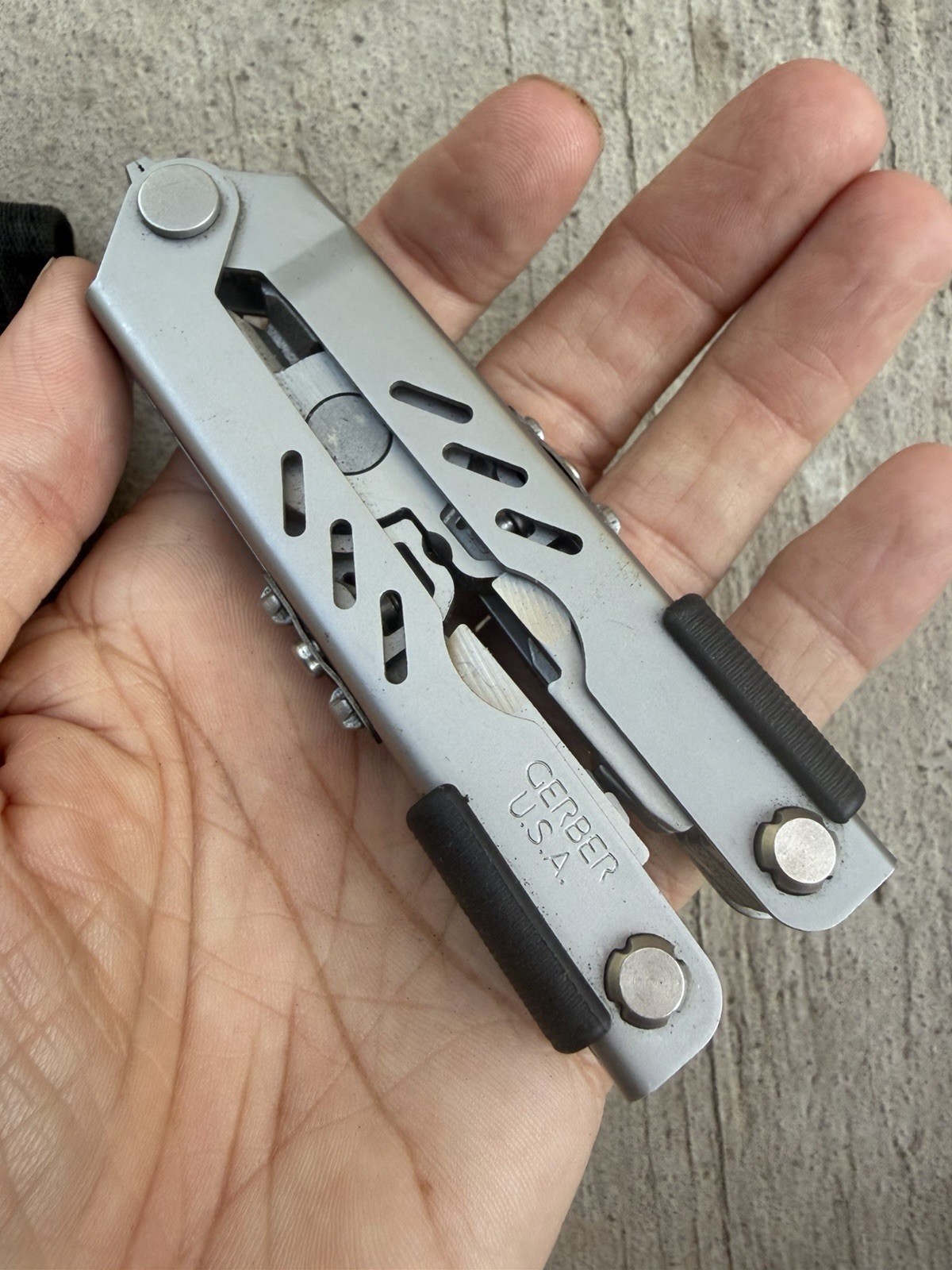 GERBER USA MP400 COMPACT SPORT EDC MULTI-TOOL PLIERS KNIFE SCISSORS & SHEATH EXC