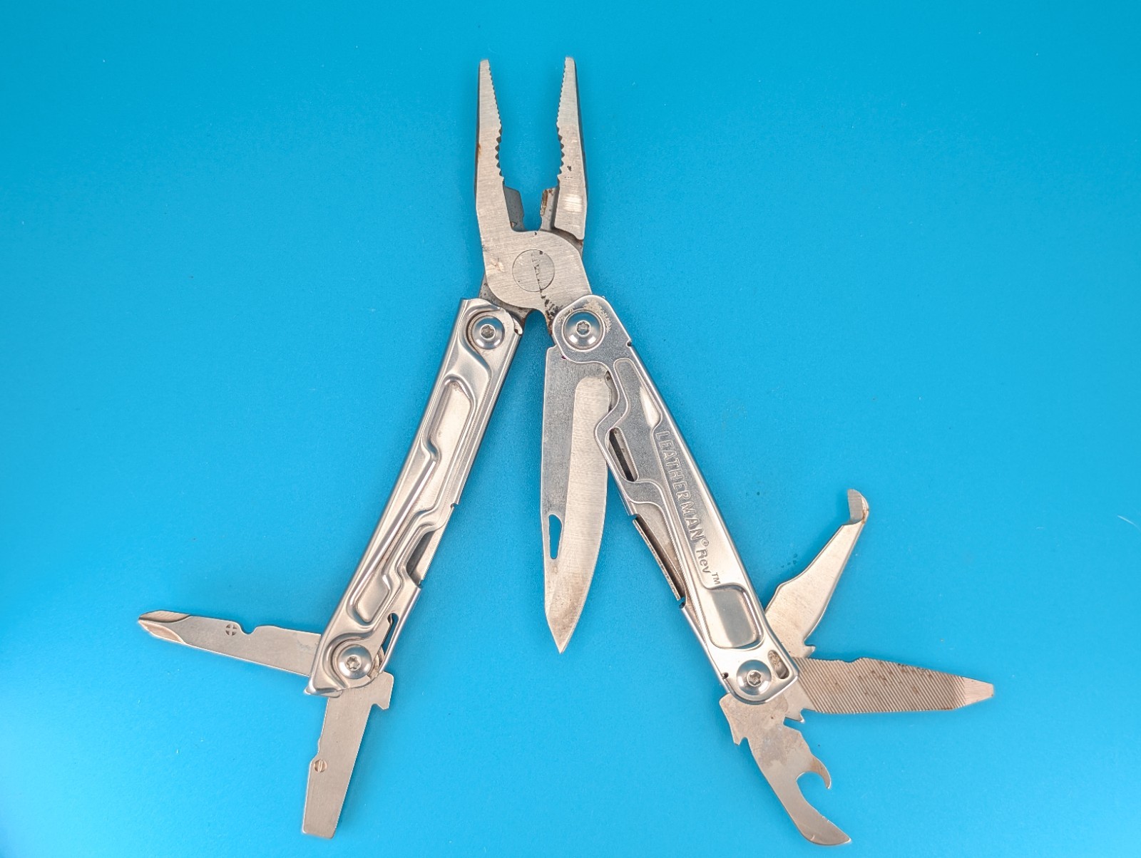 Leatherman Rev 3.8″ Multi-Tool, Stainless! *SOME RUST ON ITEM*