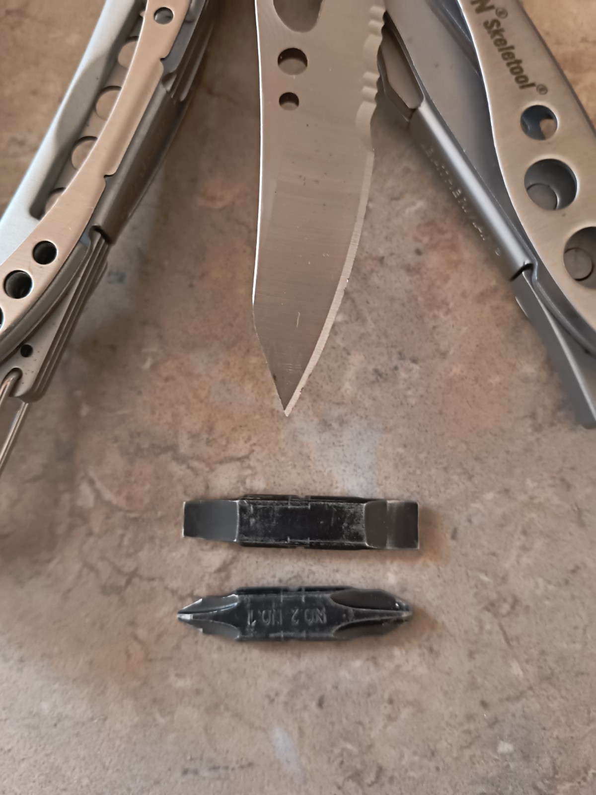 Leatherman Skeletool Multi-Tool Stainless 830845/Leather Sheath