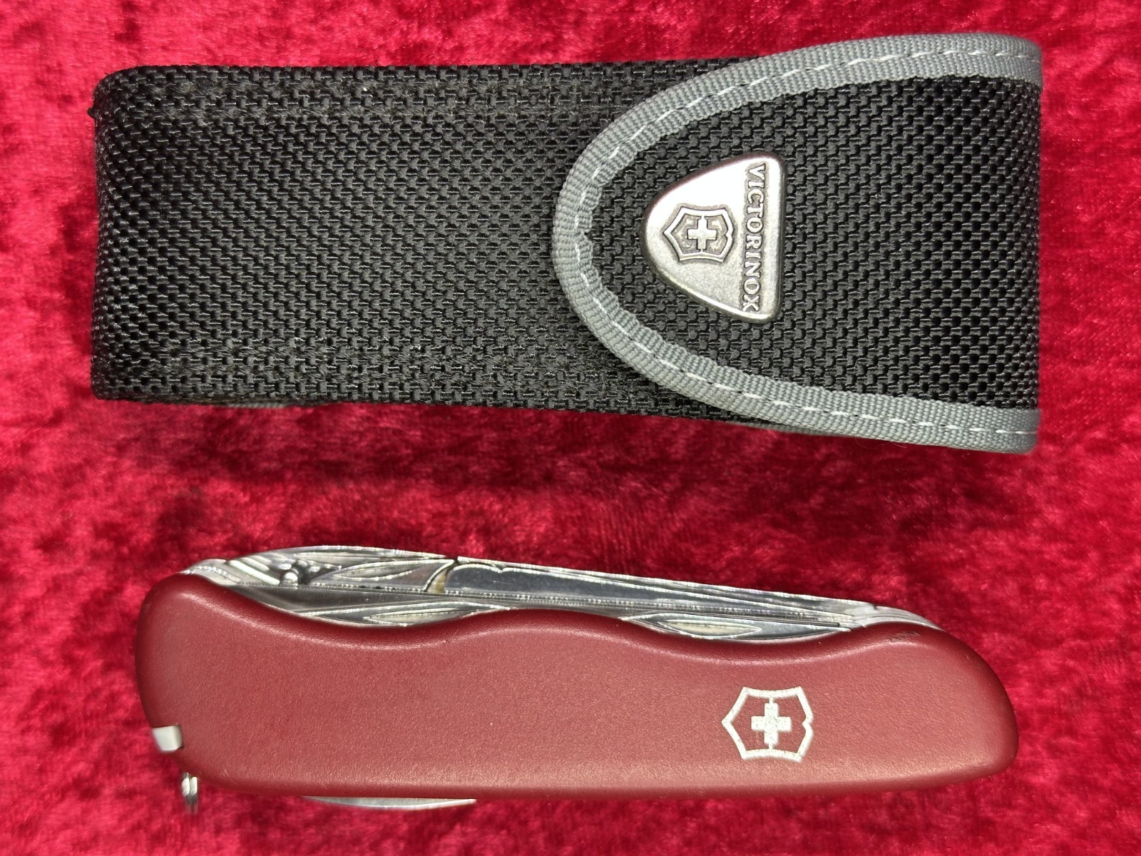 Victorinox Tradesman Red Large Swiss Army Knife 111mm 12 Tool w/Sheath (622)