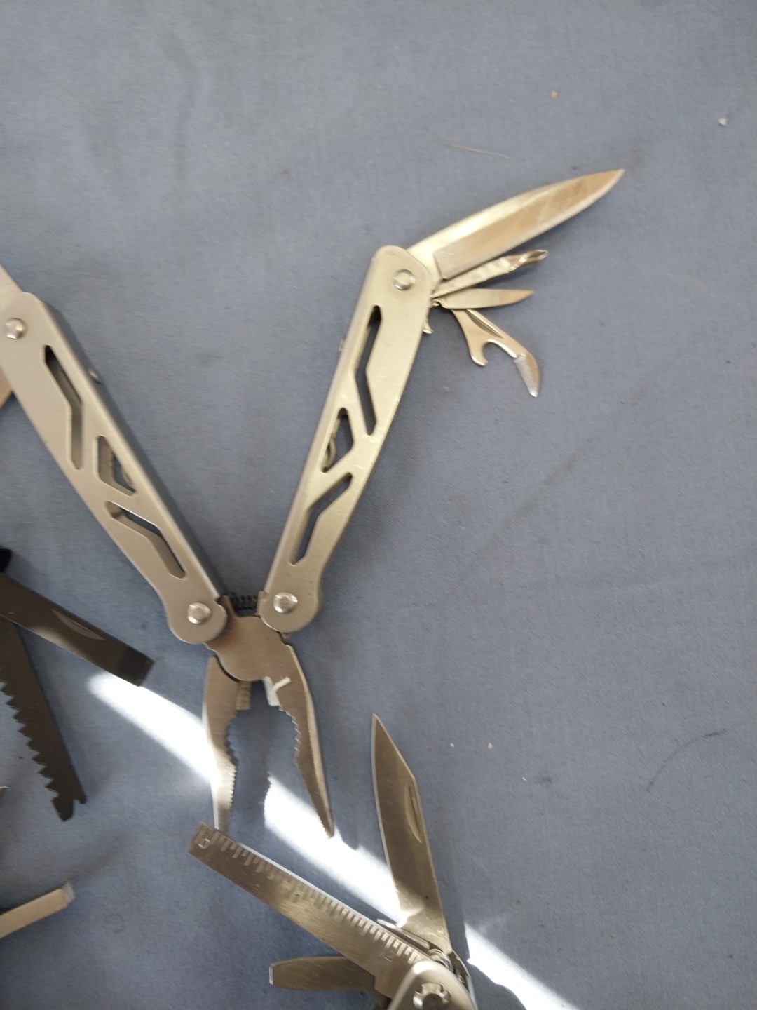4 multi tools pliers screwdriver knife saw