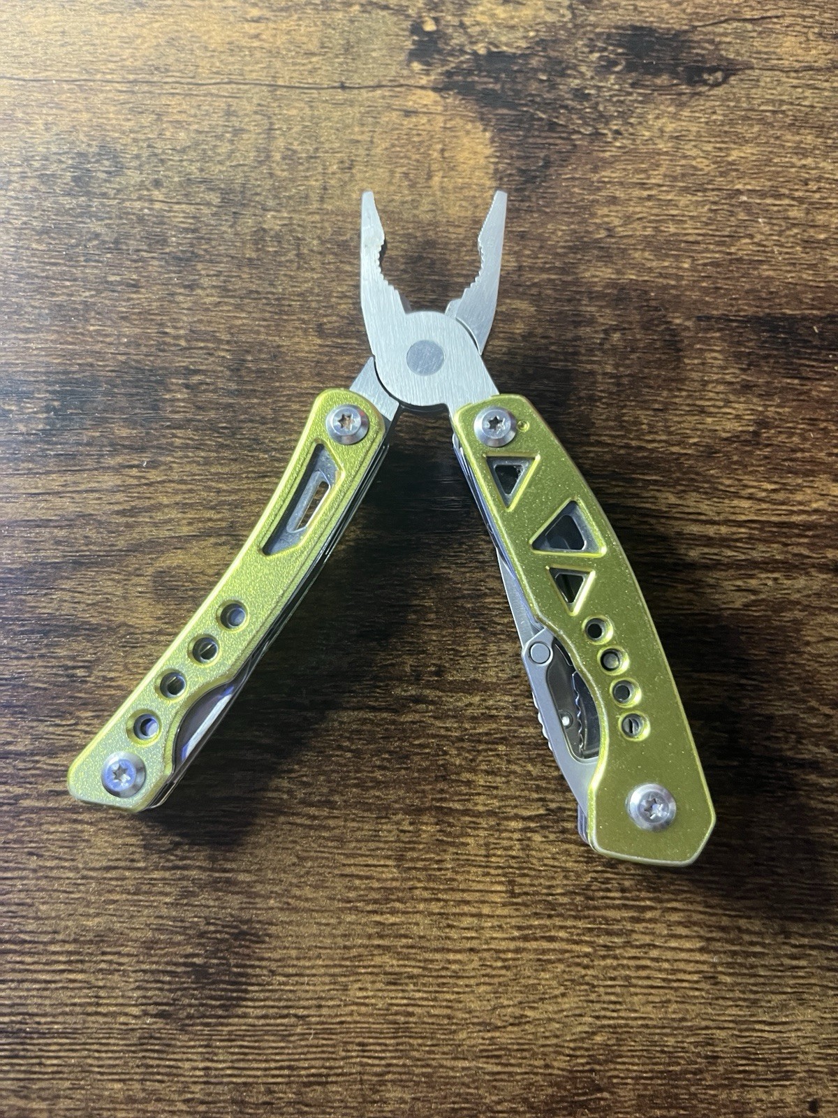 Guidesman 7-in-1 Stainless Steel Multi-Tool Pliers 2″ Straight Blade Sheath