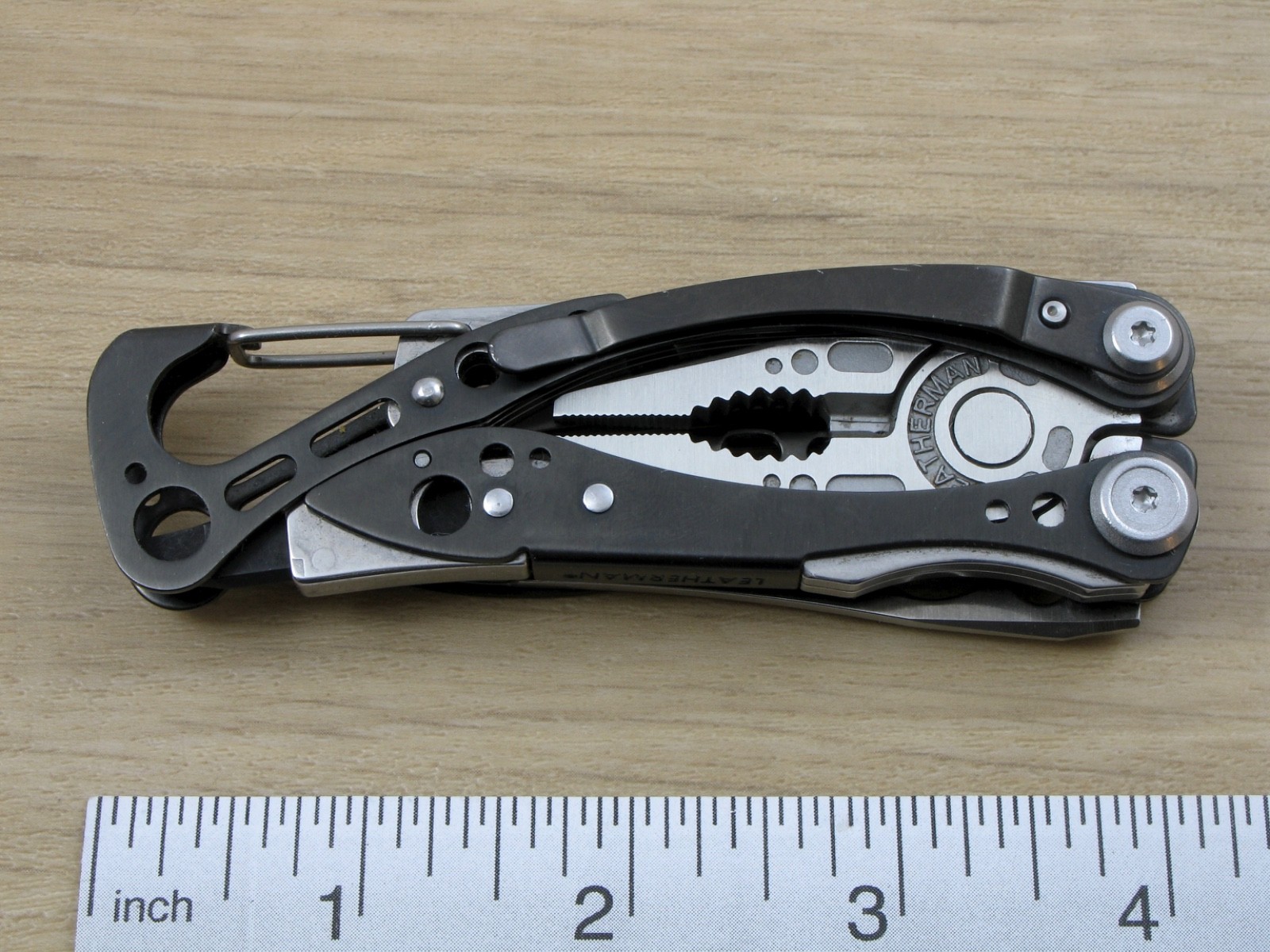 Leatherman Skeletool CX Multi-Tool 154CM Plain Edge Knife, Black, USA -Excellent