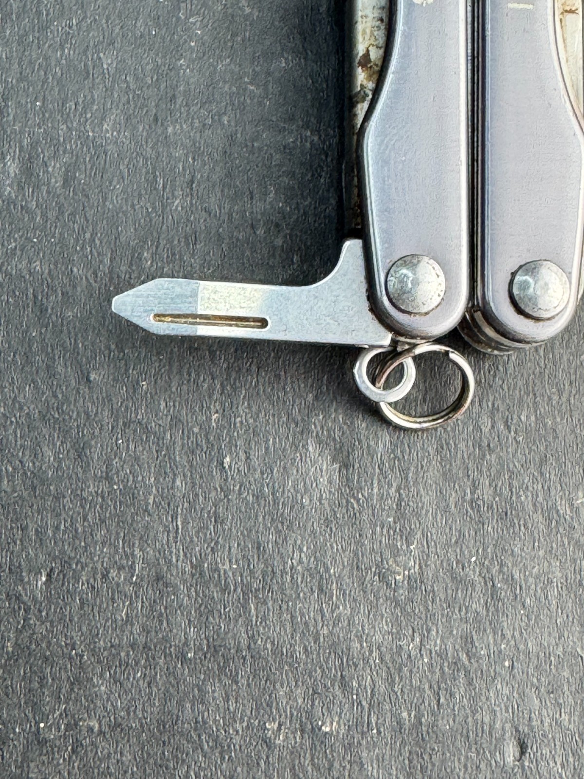Leatherman Squirt S4 Stainless Steel Multitool Keychain – Gray