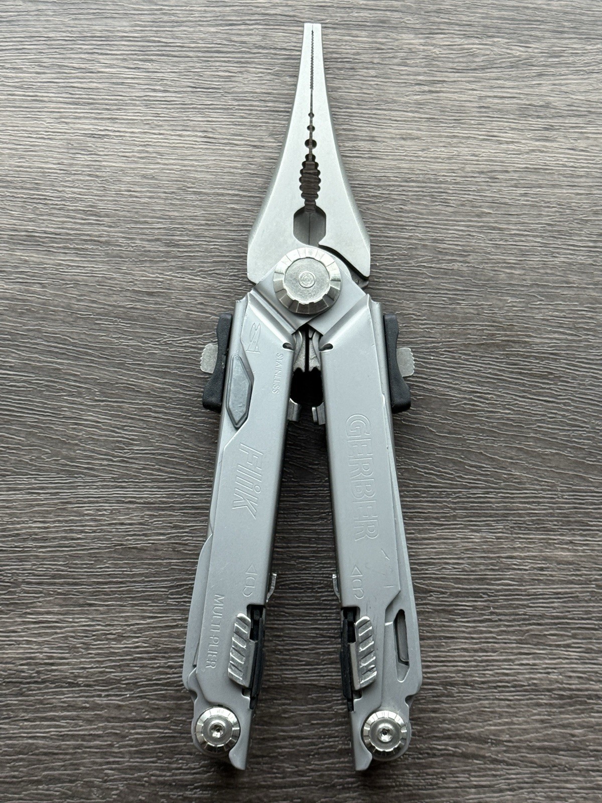 Gerber FLIK Fisherman Multi Plier Gerber FLiK Fish with Extra Long Pliers In BOX