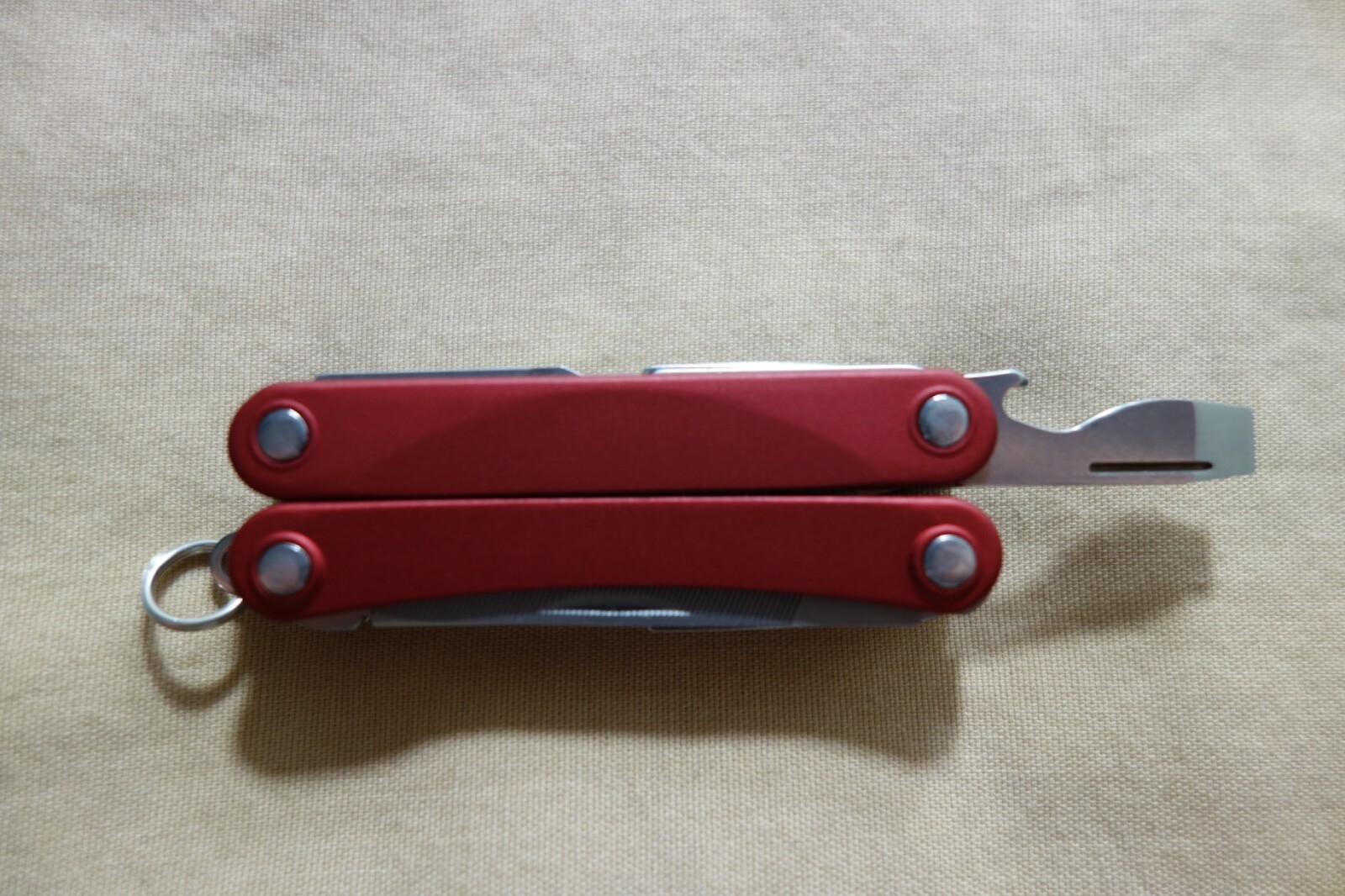 Leatherman Squirt ES4 Red 9-Tool Multi-Tool 831198 ( Discontinued & Retired )