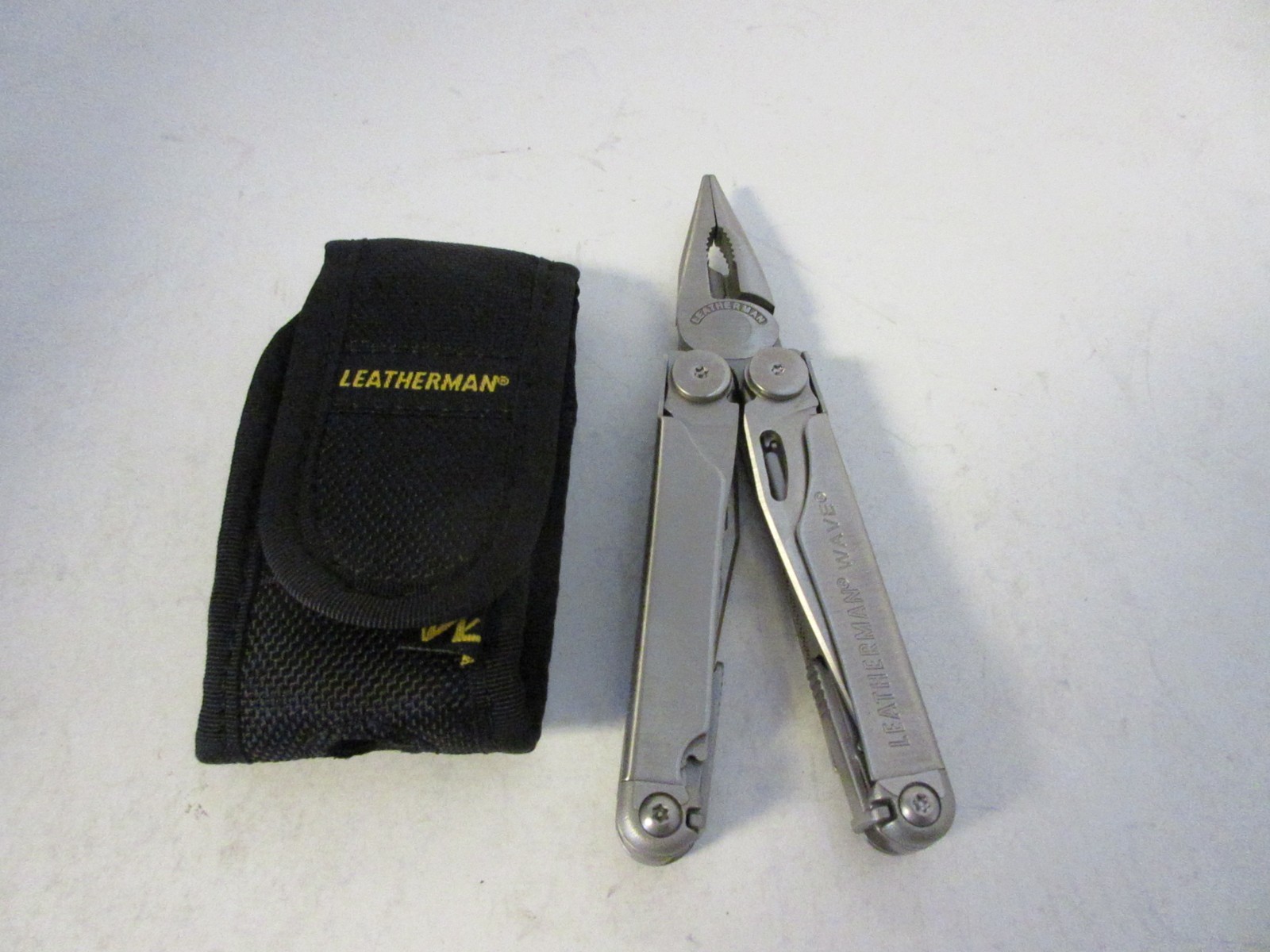 Leatherman Wave multi-tool With Belt Pouch Carrying Case NEW