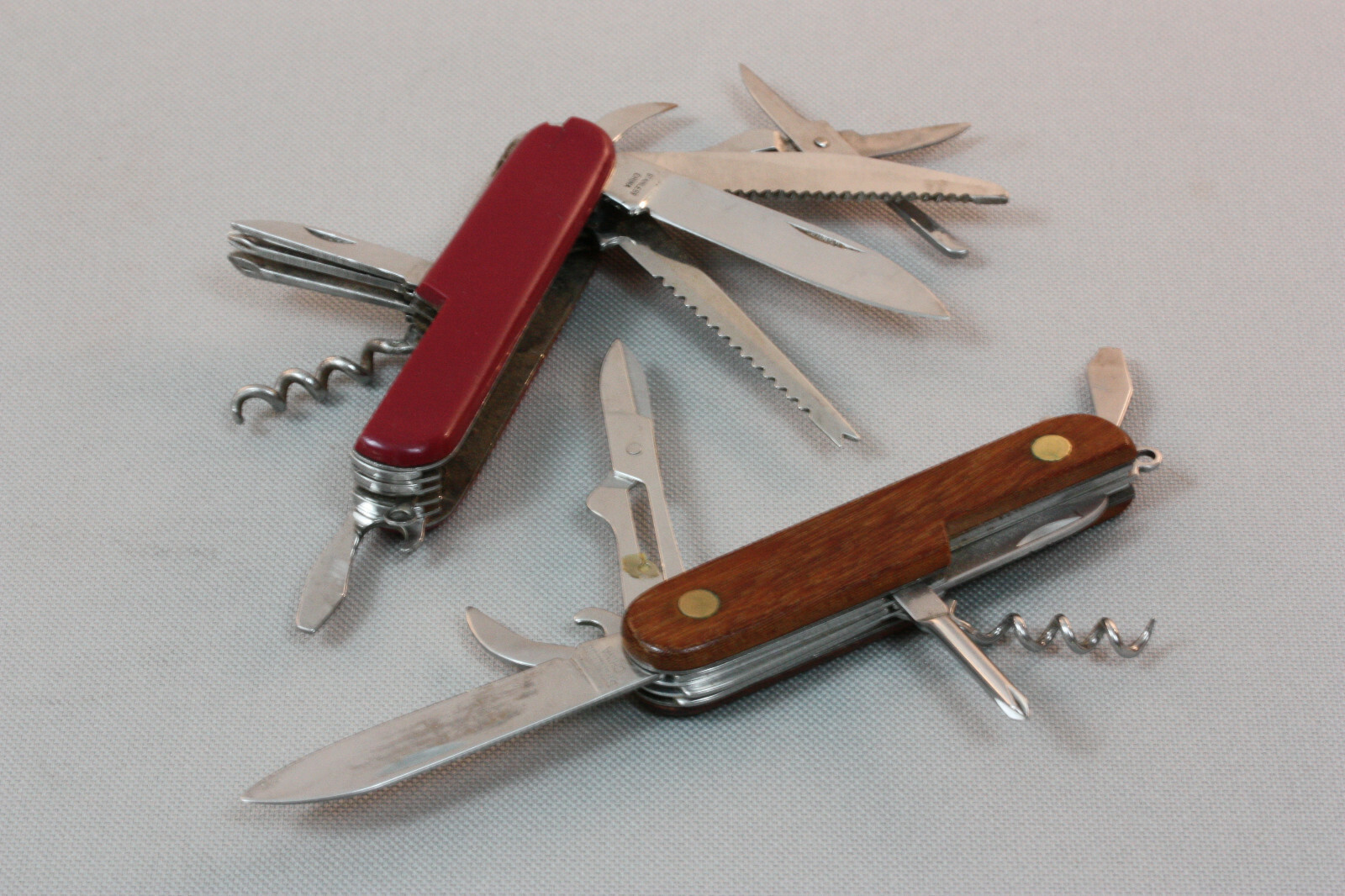 PAIR OF MULTI-USE POCKET KNIVES