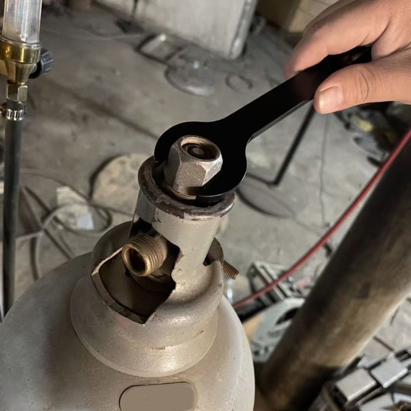 Multiple Gas Cylinder Valves Tool 45# Steel Construction Ergonomic Lightweight
