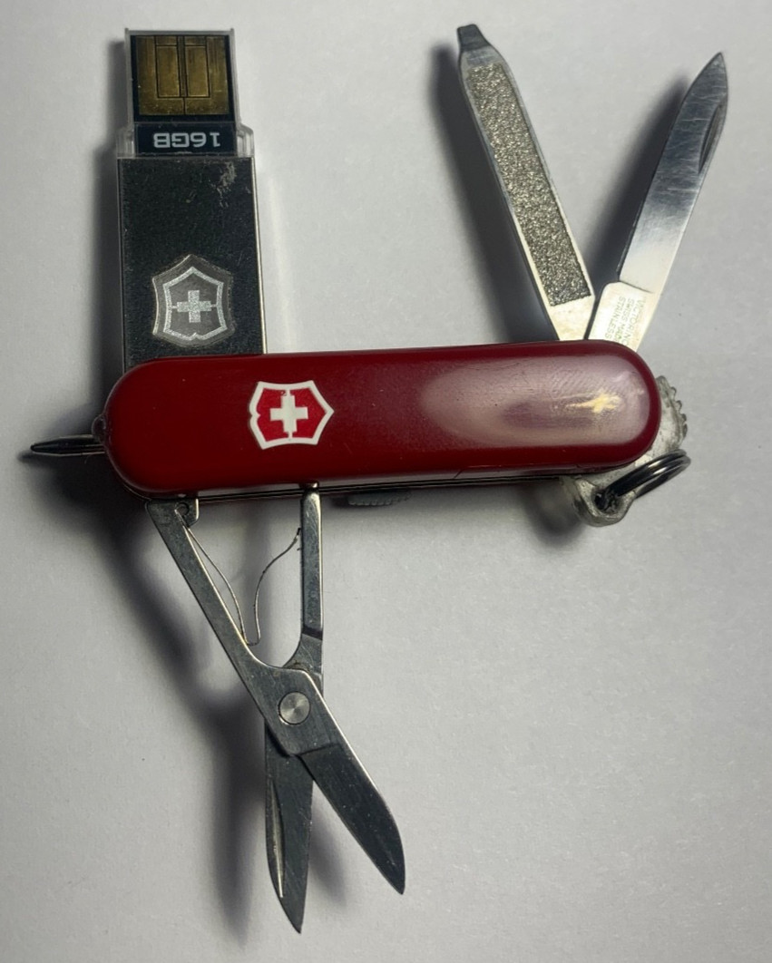 VICTORINOX SwissBit USB 16GB Thumb Drive with Pen & White Light THIN VERSION SBT