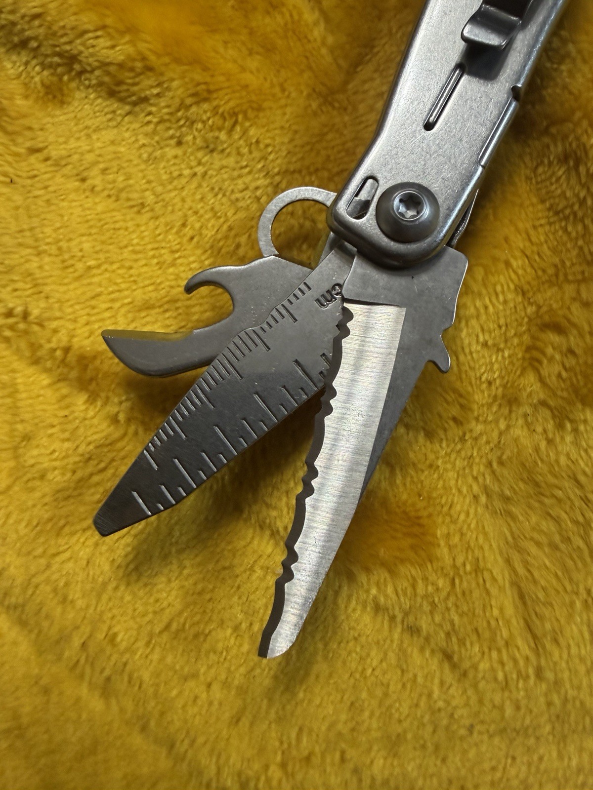 Leatherman Bolster Multi-Tool 12 Function Pliers Knife W/Belt Clip, Flawless