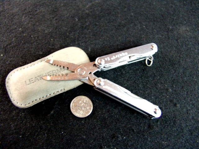 LEATHERMAN SQUIRT E4-ELECTRICIAN WIRE STRIPPER MULITOOL-RETIRED-w/ LEATHER POUCH