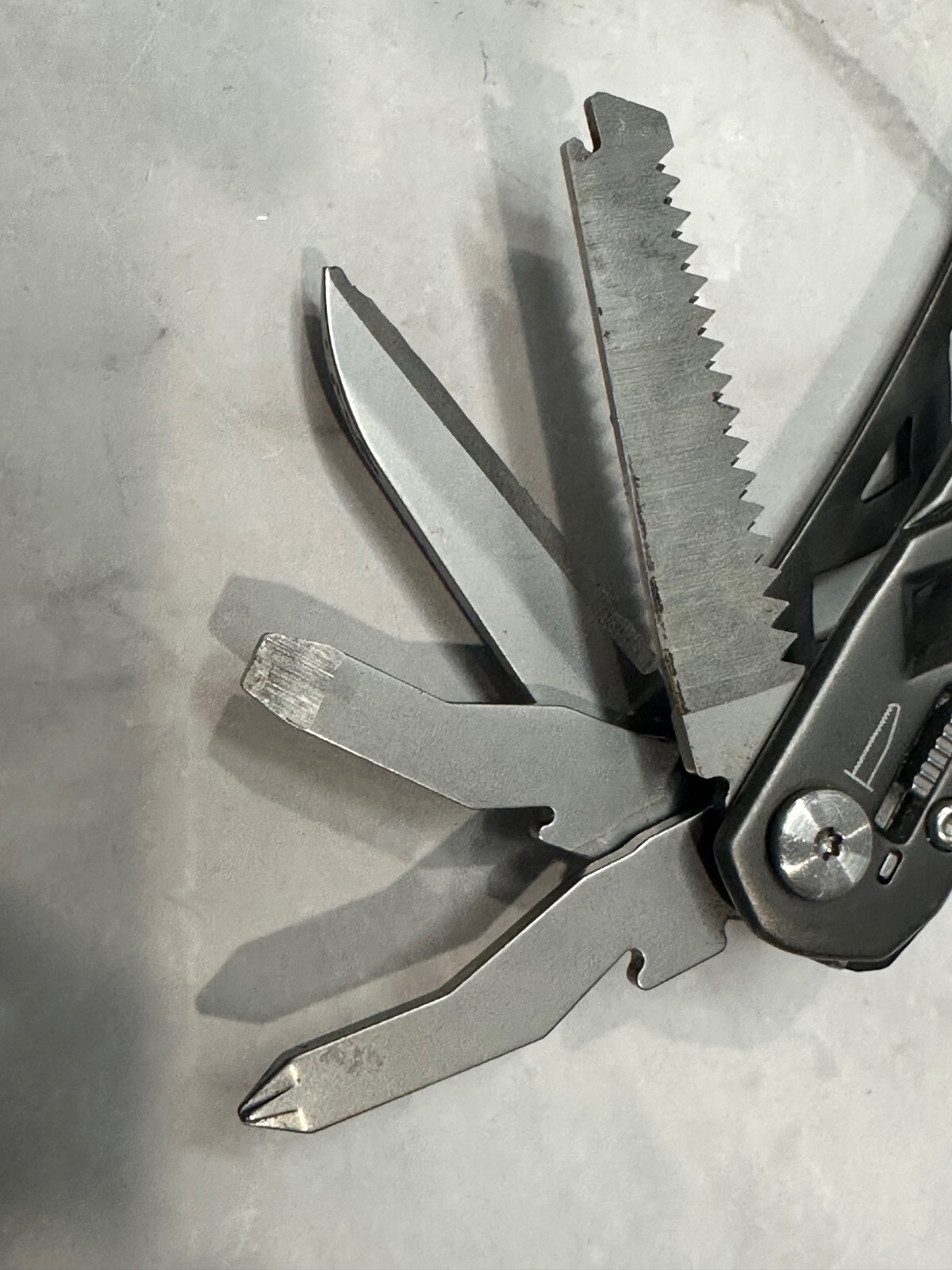 Gerber Suspension MultiTool Knife Plier Saw Scissor Screwdriver 22-01471
