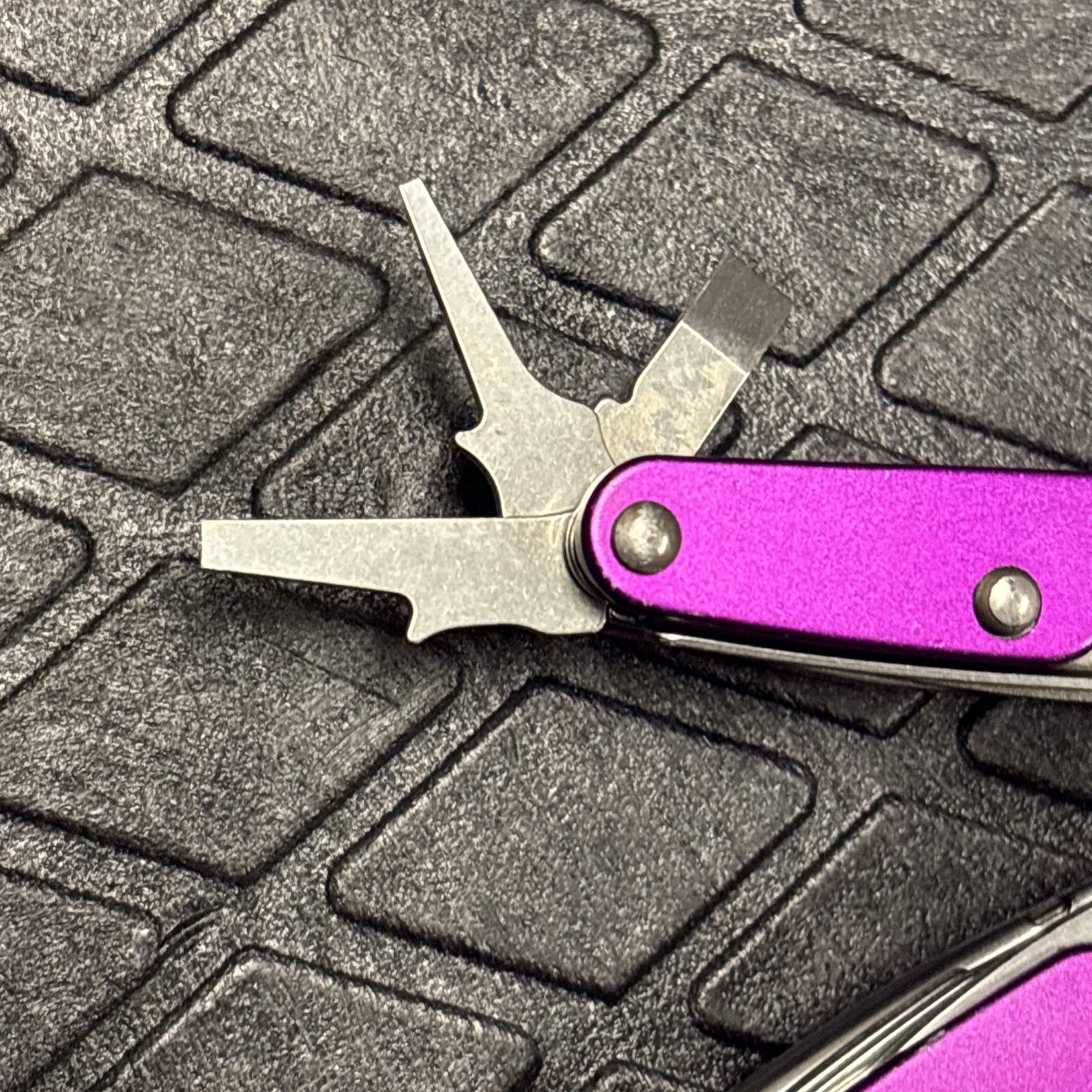 RARE Retired Leatherman Juice XE6 Thunder Purple