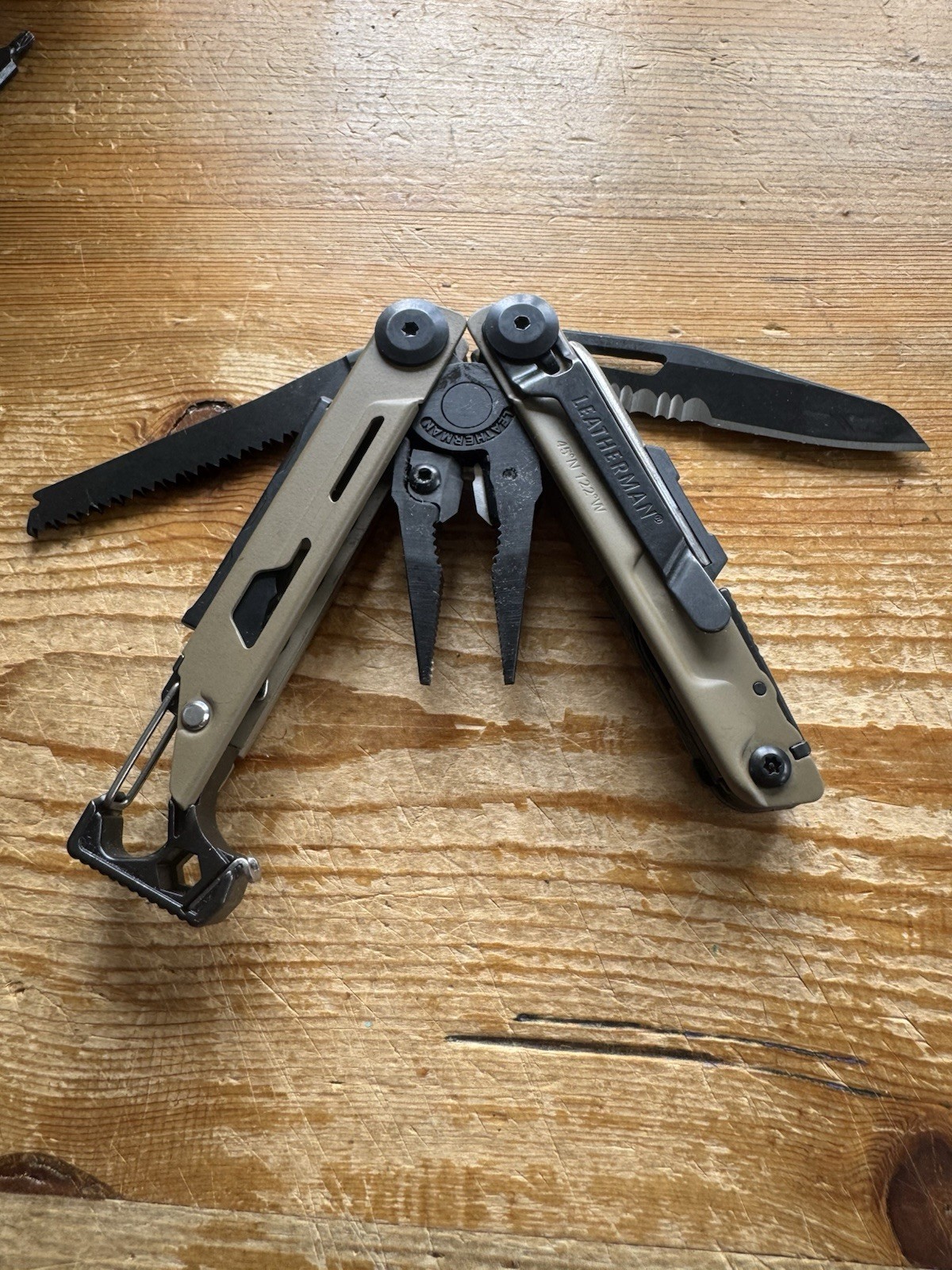 Leatherman Signal Multitool Coyote Tan Black Oxide – Factory Replacement NEW