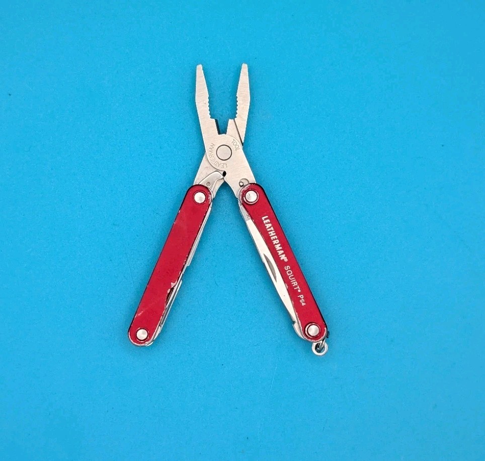Leatherman SQUIRT PS4 Multi-Tool With Pliers Scissors Knife RED!