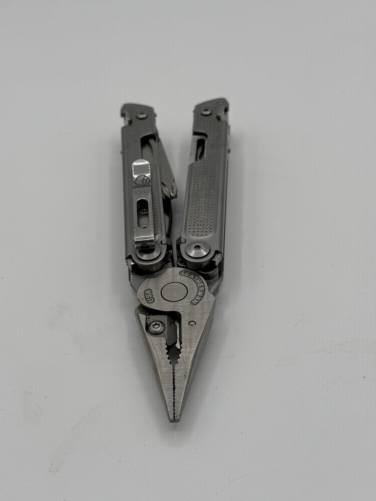 Leatherman FREE P4 Retired Multi Tool Pocket Clip Gray Sheath USA Stainless READ