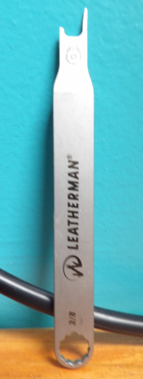 LEATHERMAN MUT MULTI-TOOL & WRENCH W/ COYOTE MOLLE SHEATH