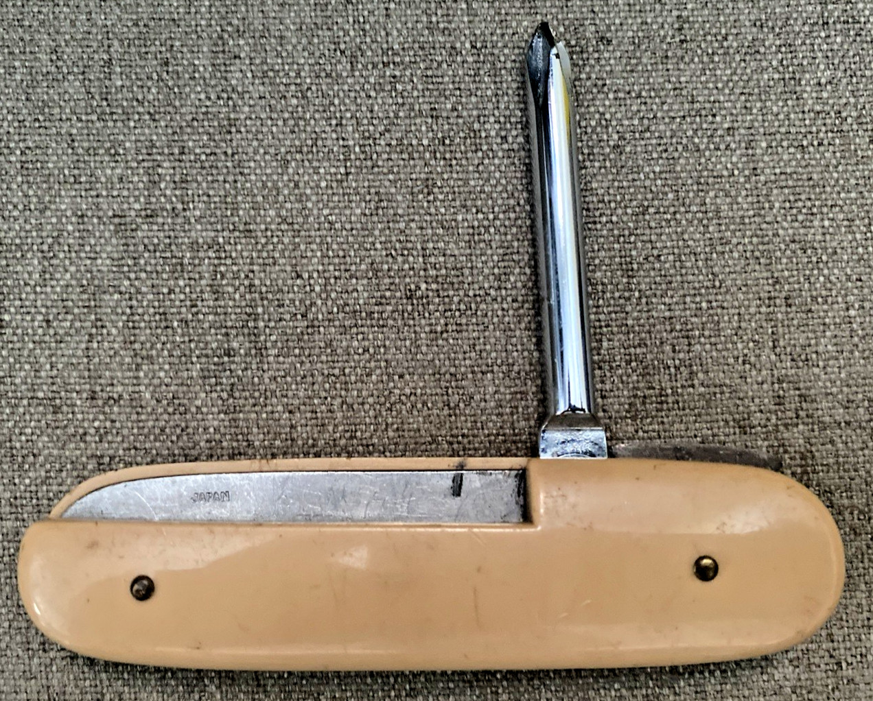 Seizo Japan 3.75″ Tan Stainless Screwdriver Folding Pocket Tool