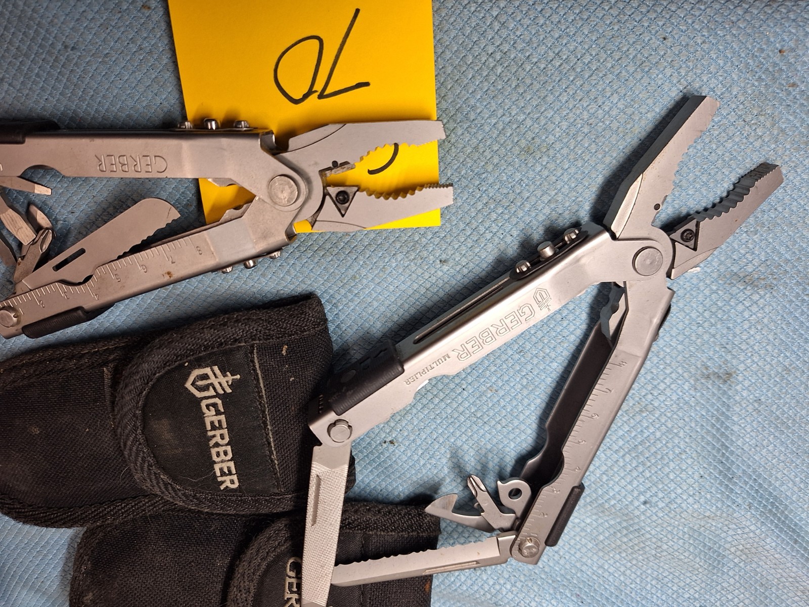 2 GERBER SILVER BLUNT NOSE PLYERS Multi Tools W / SHEATHS Loc GERBER 70
