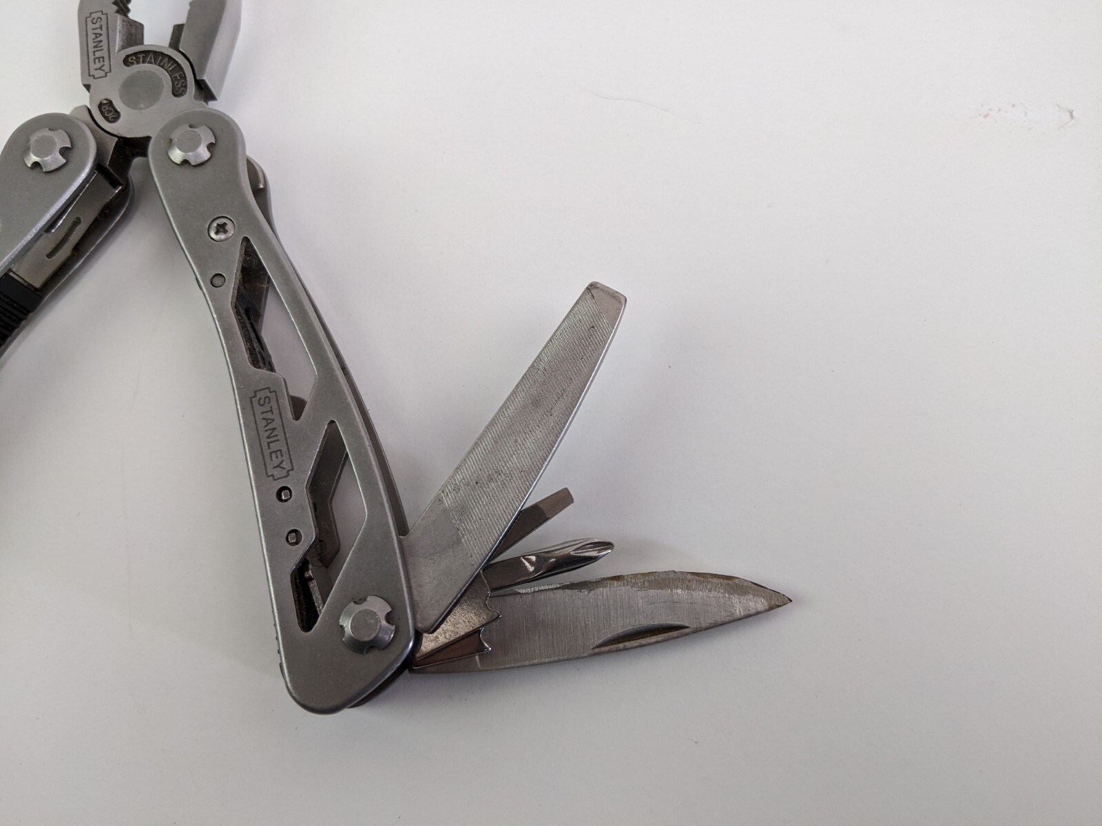 Stanley CR2 Folding Camping Multi Tool 9 function 4.25″ closed