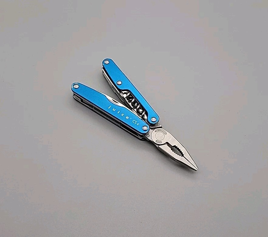 Leatherman Juice CS4 Multi Tool – Dated 0304 – Blue – Pliers * Retired *