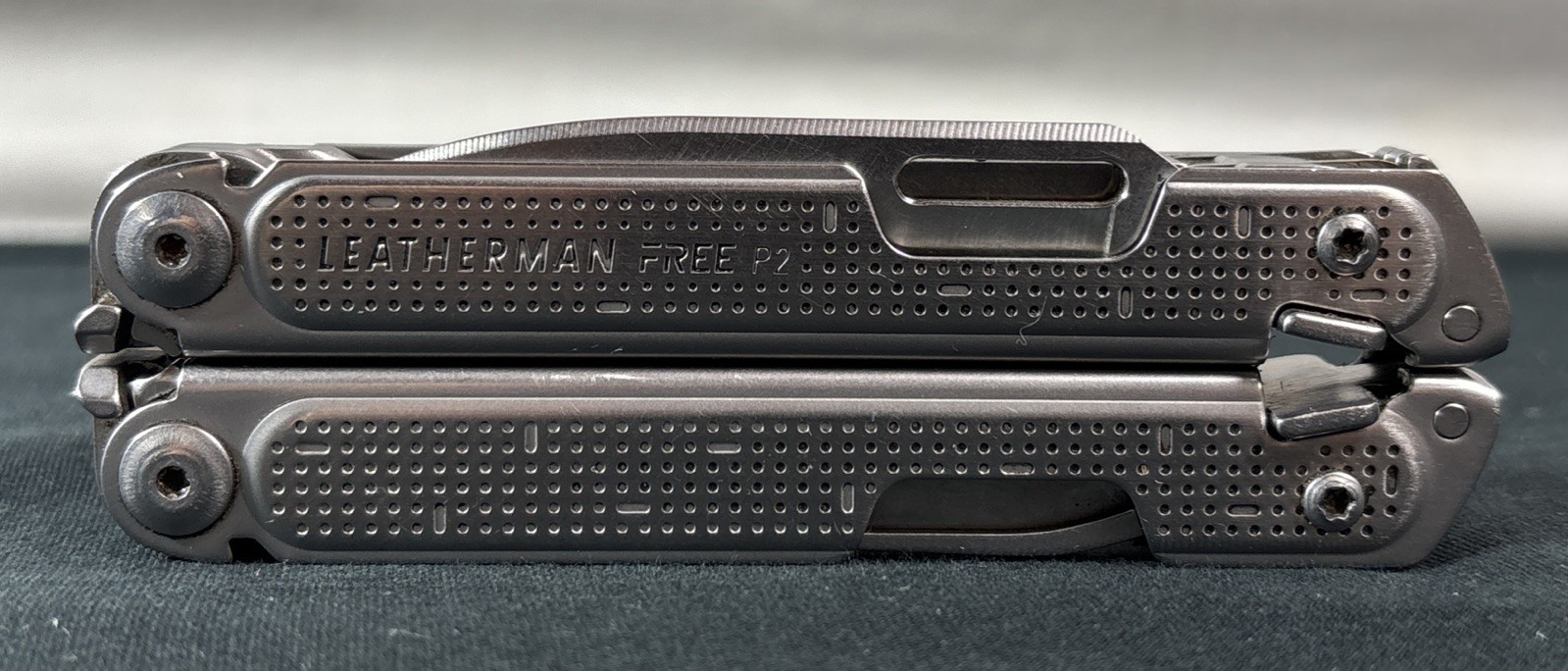 Leatherman Free P2 Multitool (READ)