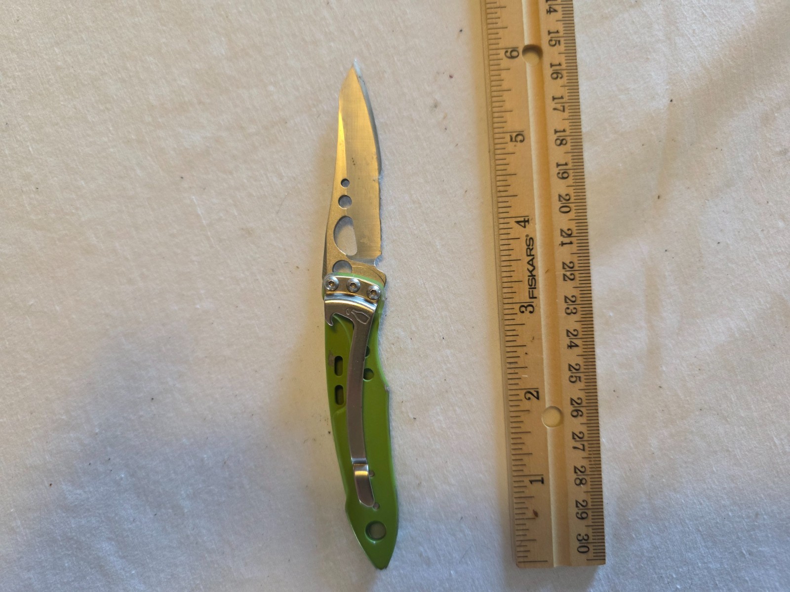 MT2601-024 – Leatherman Skeletool Multi-Tool + Case Free Shipping Used
