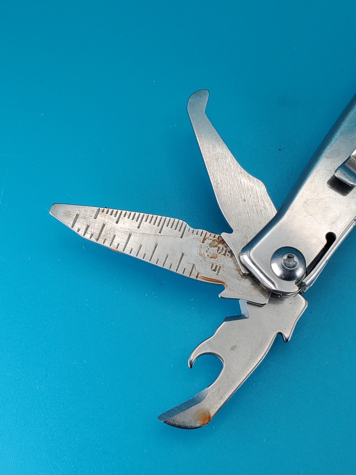 Leatherman Rev 3.8″ Multi-Tool, Stainless! *SOME RUST ON ITEM*