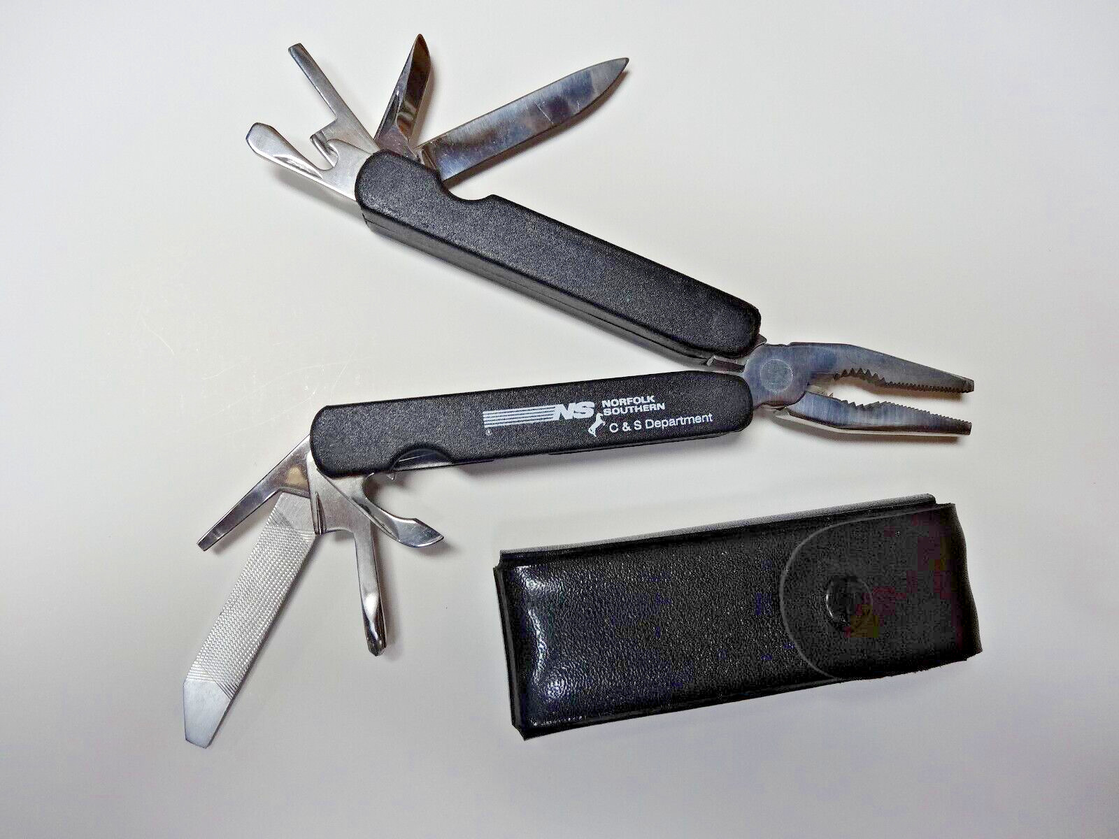 New Norfolk Southern Multi Tool Knife with Sheath + Coast Sport Pocket Knife