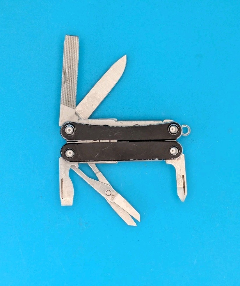 Leatherman SQUIRT PS4 Multi-Tool With Pliers Scissors Knife BLACK!
