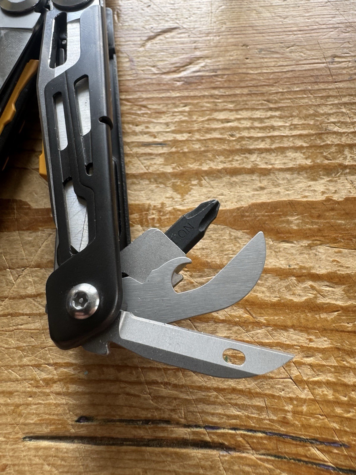 Leatherman Signal Multi-Tool Black / Yellow – Excellent!