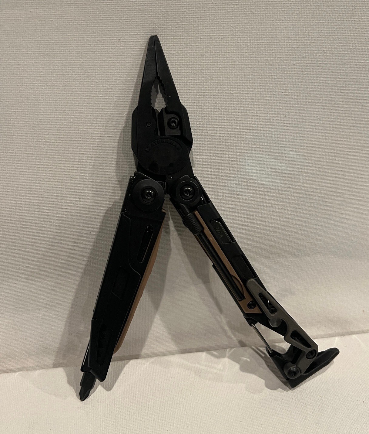 Leatherman MUT Tactical Multi Tool with Black Sheath – Black (850122)