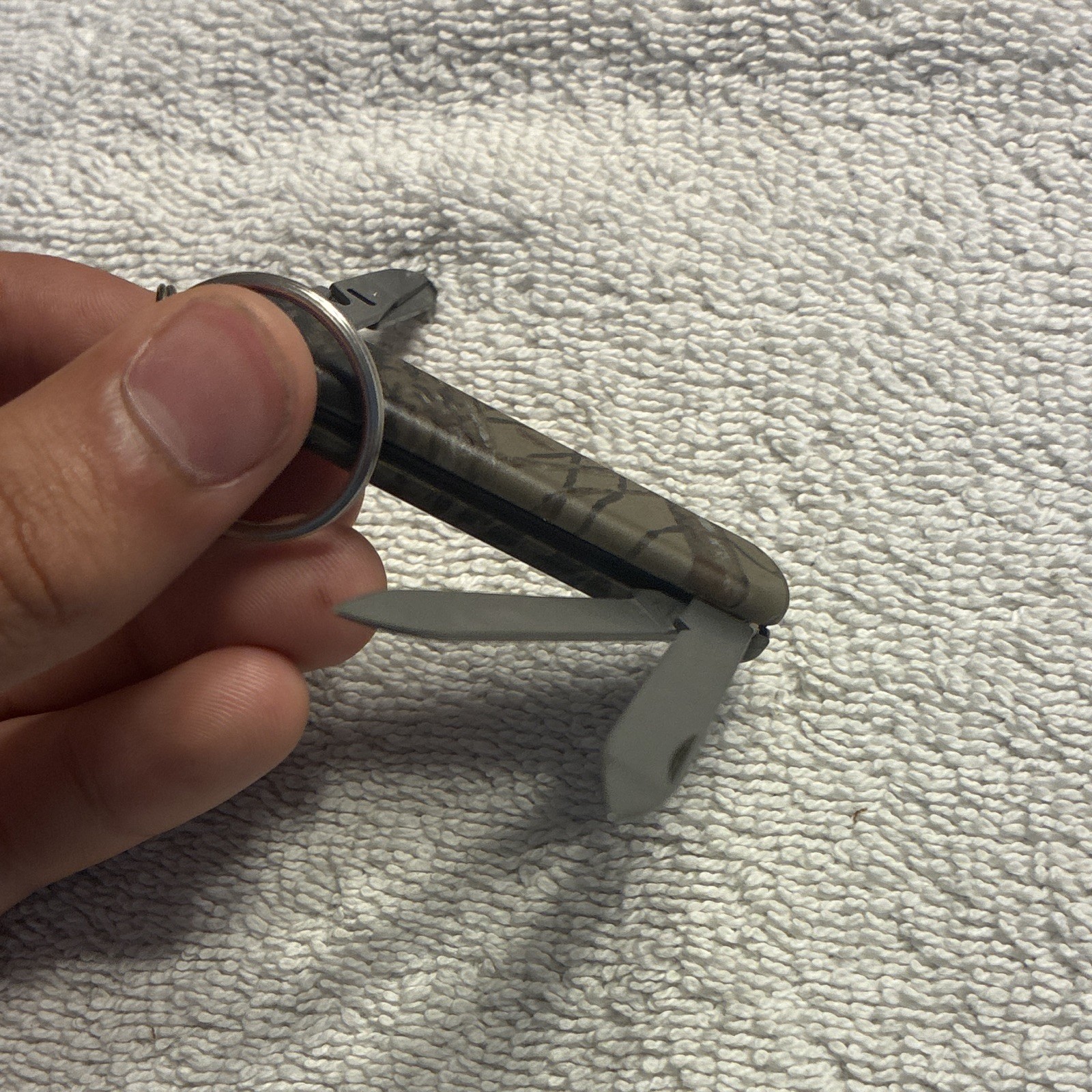 Wenger Classic SD Camo 6-Tool Keychain Multi-Tool Knife Scissors 1.75″