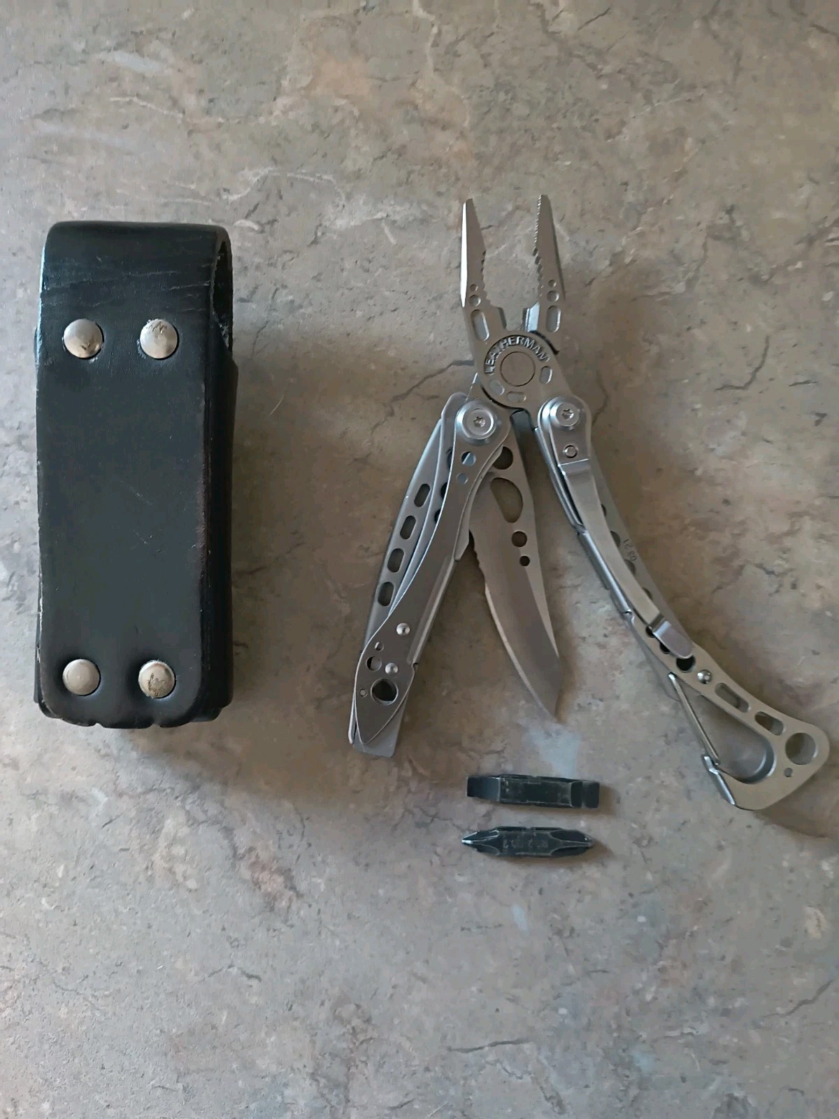 Leatherman Skeletool Multi-Tool Stainless 830845/Leather Sheath