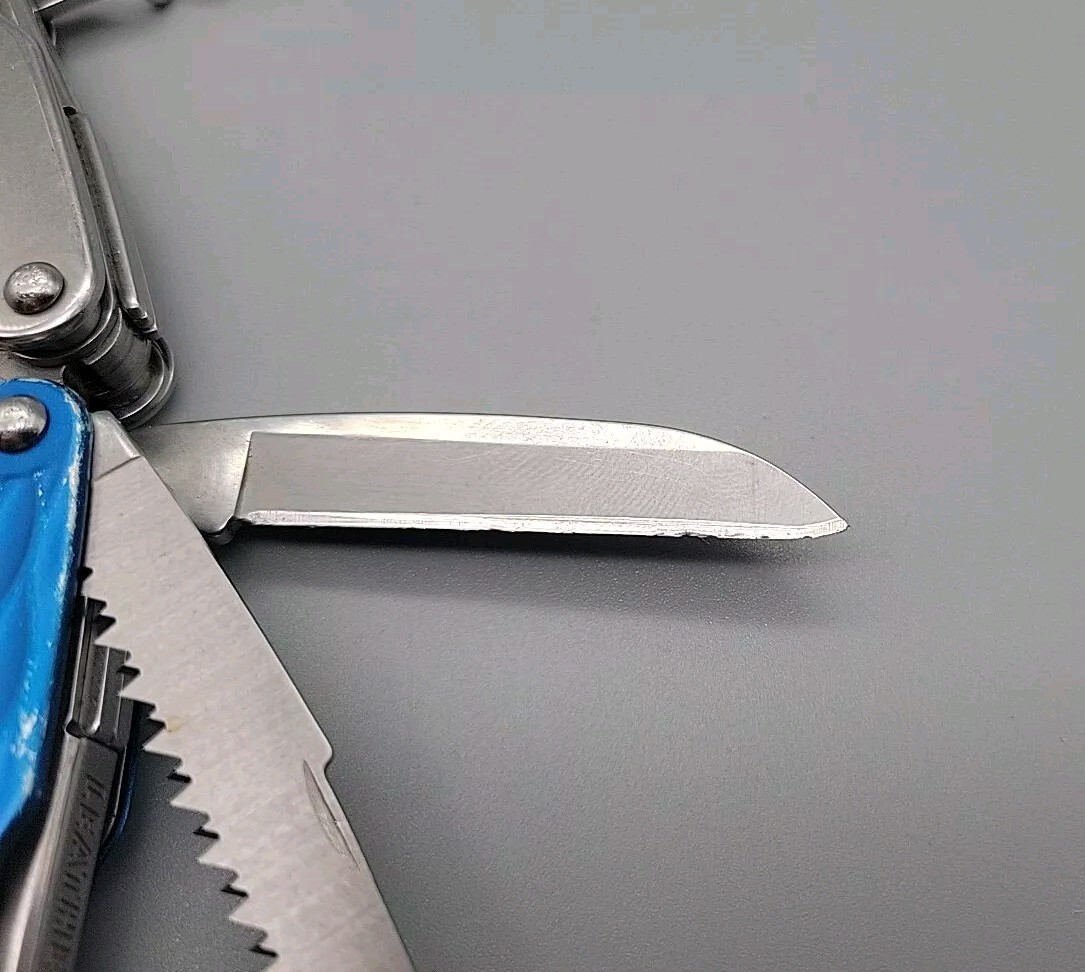 Leatherman Juice CS4 Multi-Tool – Dated 0216 – Blue – Pliers * Retired *