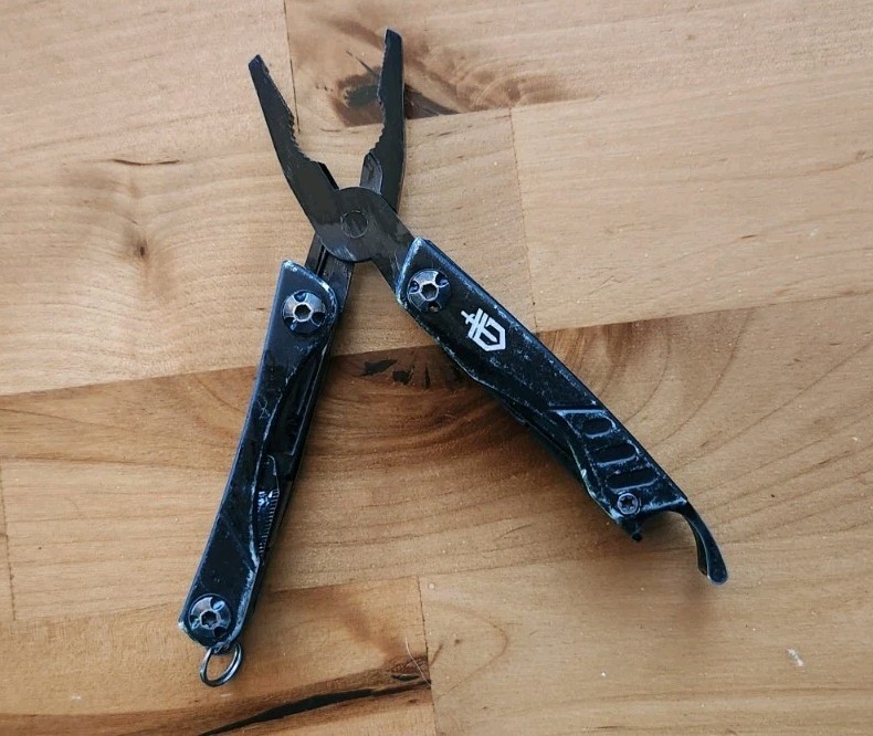 Gerber Dime Black – 9 Functions (USA) – Good Condition, Free Shipping – Y28