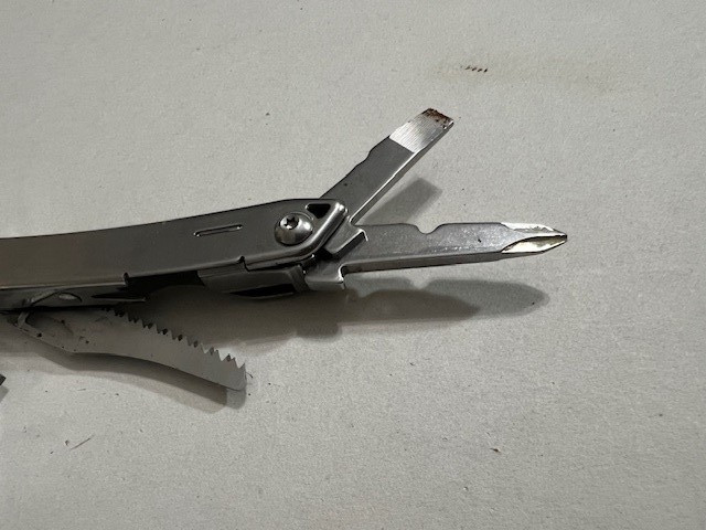 Leatherman Sidekick Multi-Tool Stainless Pliers , Saw Knife broken – See photos