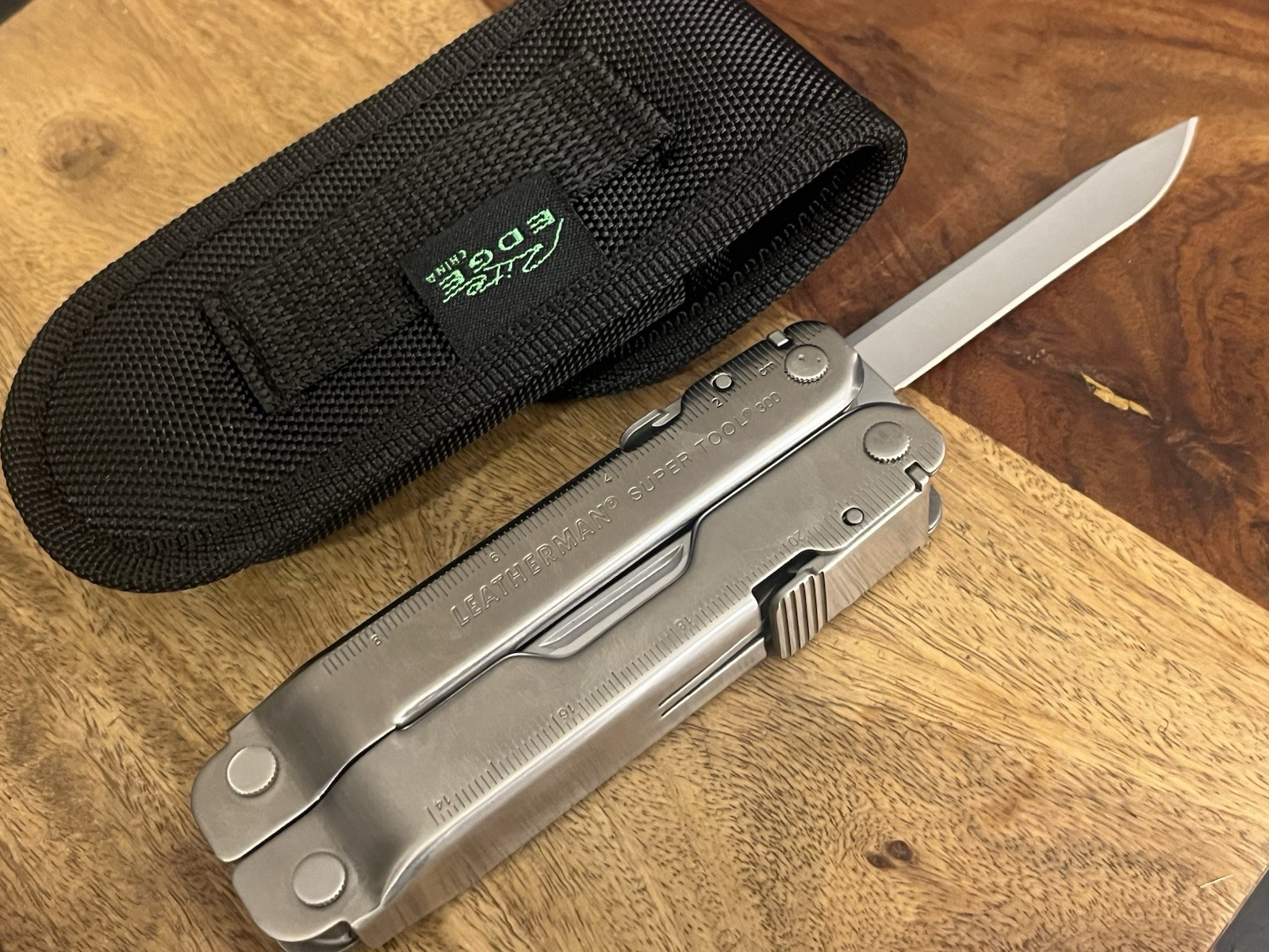 Leatherman Super Tool 300 Multitool SUPER NICE!! w/Beautiful Sheath