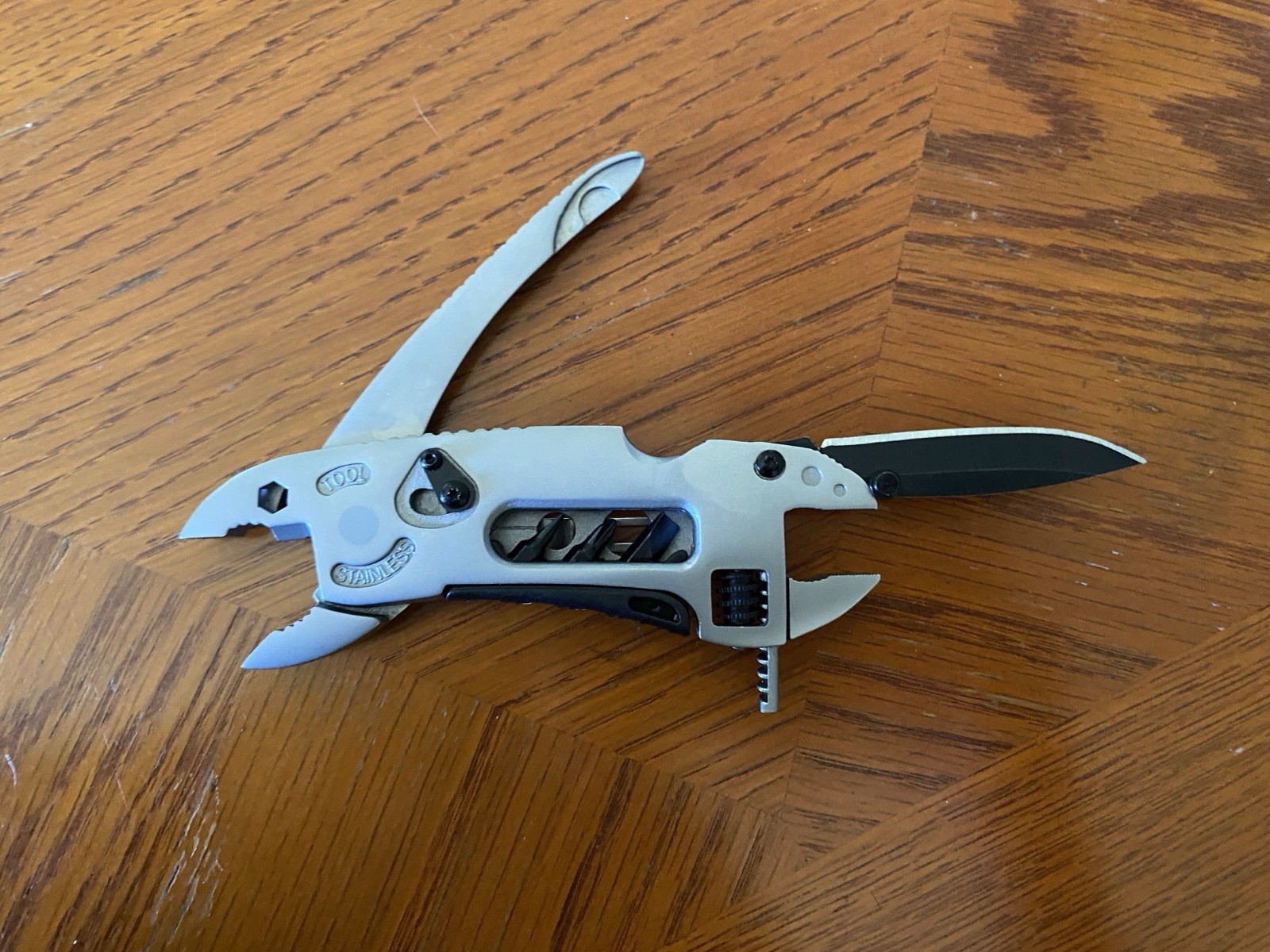 New Multi Tool Set Adjustable Wrench Jaw Screwdriver Pliers Knife Survival Gear