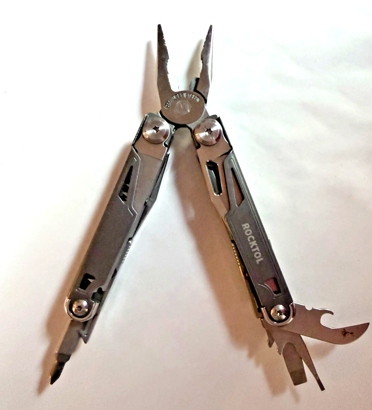 ROCKTOL Multitool 17-in-1 Multi-Tool Pliers, Screwdriver, Scissors, Pocket Knife