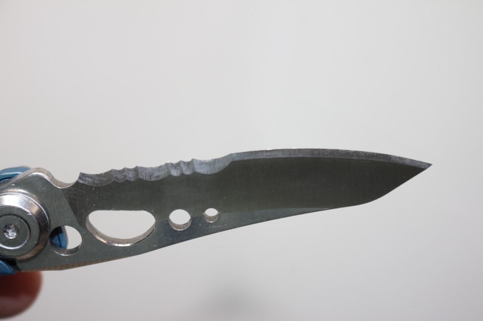 Leatherman Skeletool KBx Pocket Knife EDC Small Half-serrated, Blue, EUC!!!!