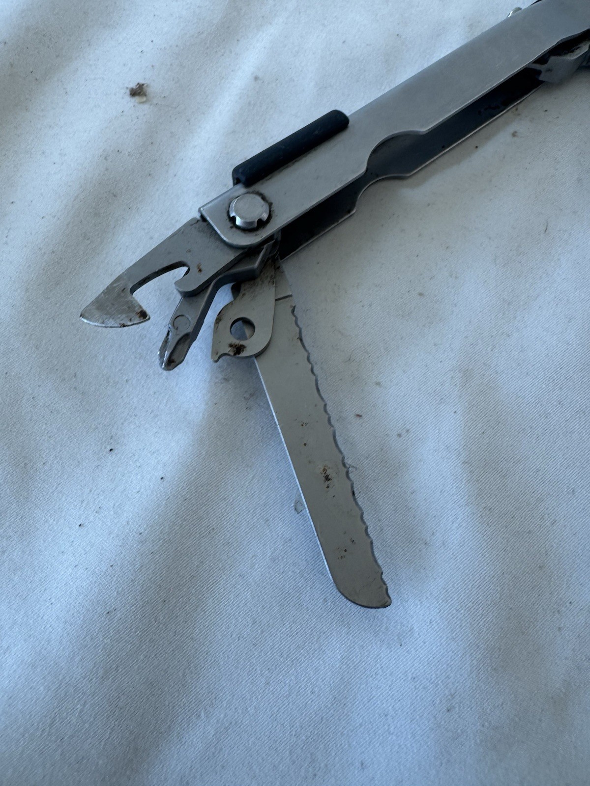 Gerber Multi Plier 600 Multi-Tool with Belt Case Pliers, Knife, Screwdriver