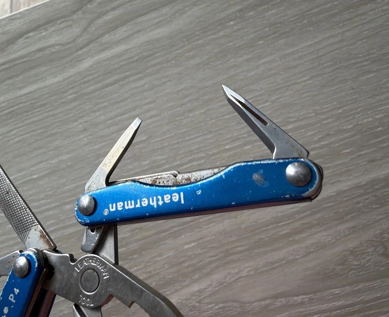 Leatherman Squirt P4 MultiTool Plier Knife File Drivers Blue Metallic