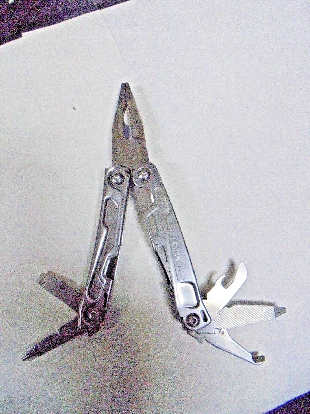 LEATHERMAN – Rev Pocket Size Multitool with Package Opener and Screwdrivers