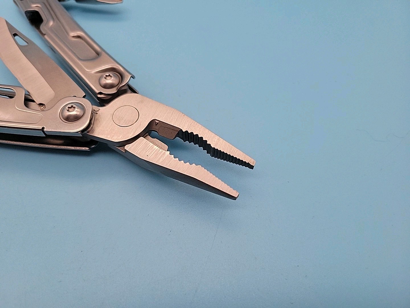 Leatherman Rev Multi-Tool – Pliers, Knife, Screwdrivers, Can Opener, File