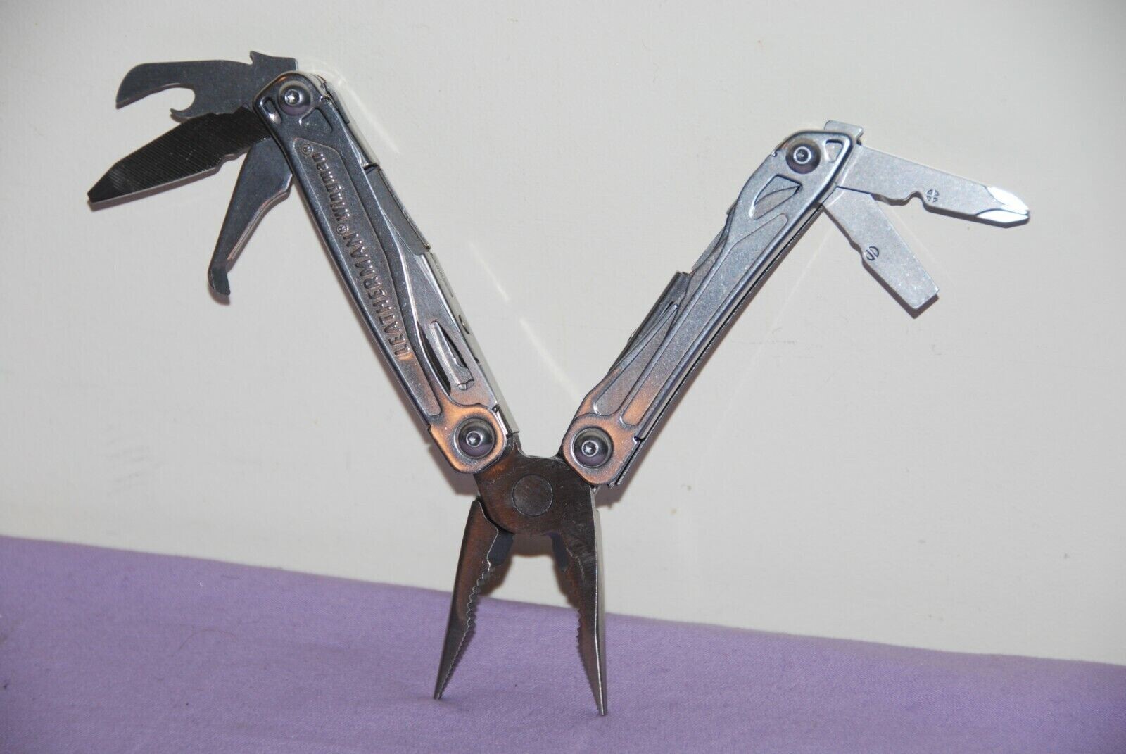 Leatherman Wingman Multi-Tool With Pocket Clip 420HC Stainless Steel–Great Cond