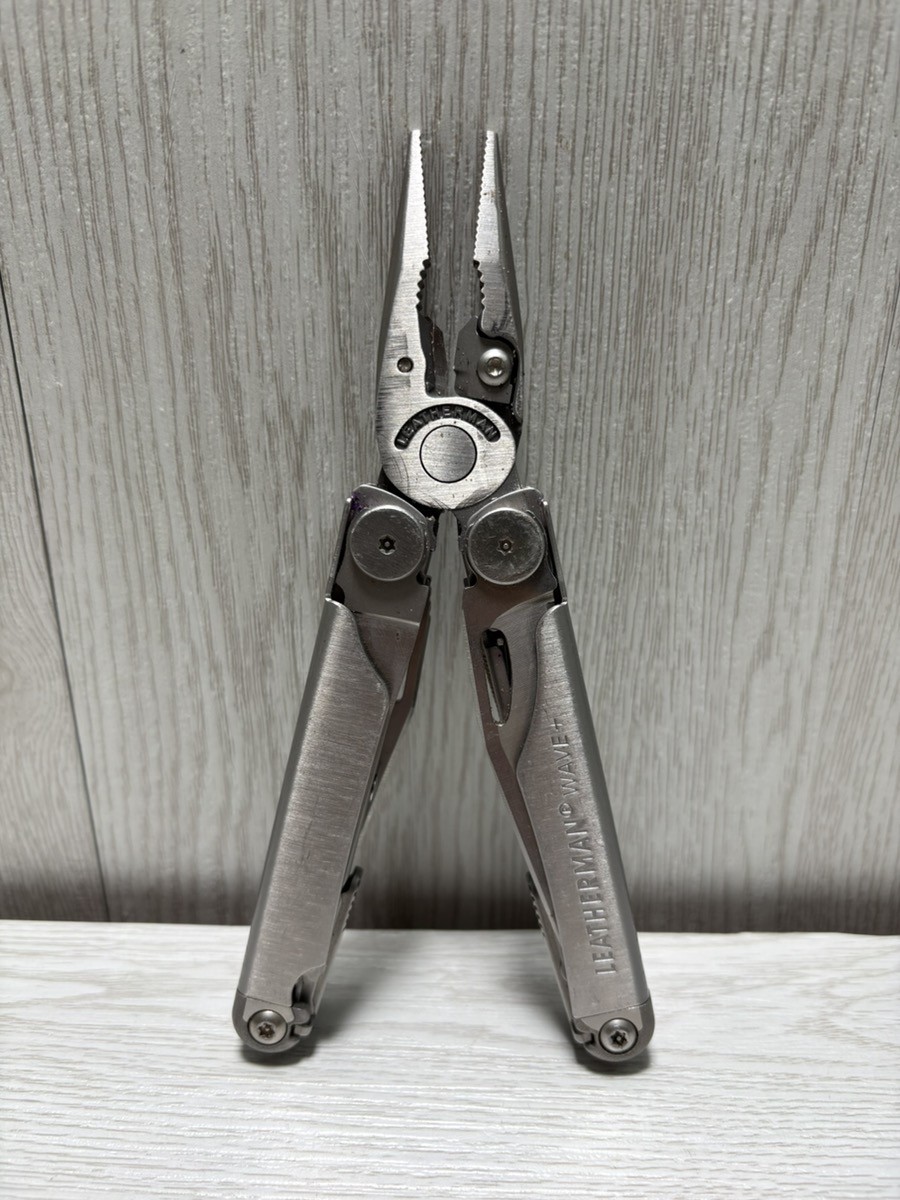Leatherman Wave Plus 18-in-1 Multi-Tool (A1G013126)